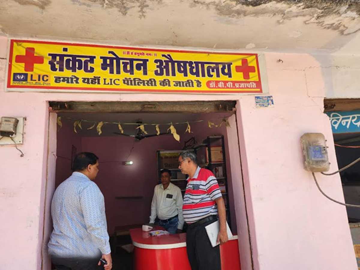 शार्क छोड़ झींगुर पकड़ कार्यवाही कर सीएमएचओ लूट रहे वाह वाही!